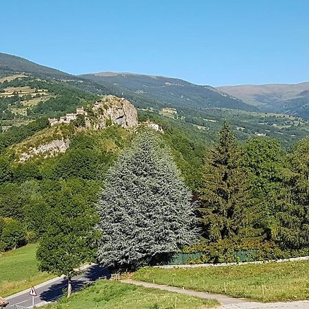 El Mussol De La Vila Camprodon, Balconets Amb Vistes A La Placa Exterior photo